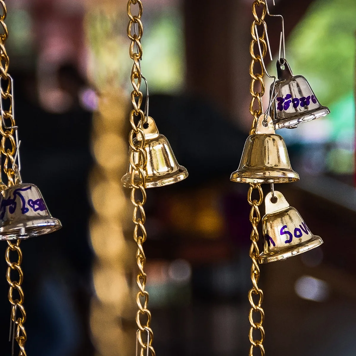 

20Pcs Gold Metal Bells Mini Pet Collar Jingle Bells Loud Sound Tracking Pendant Christmas Ornament DIY Decor Party Accessory