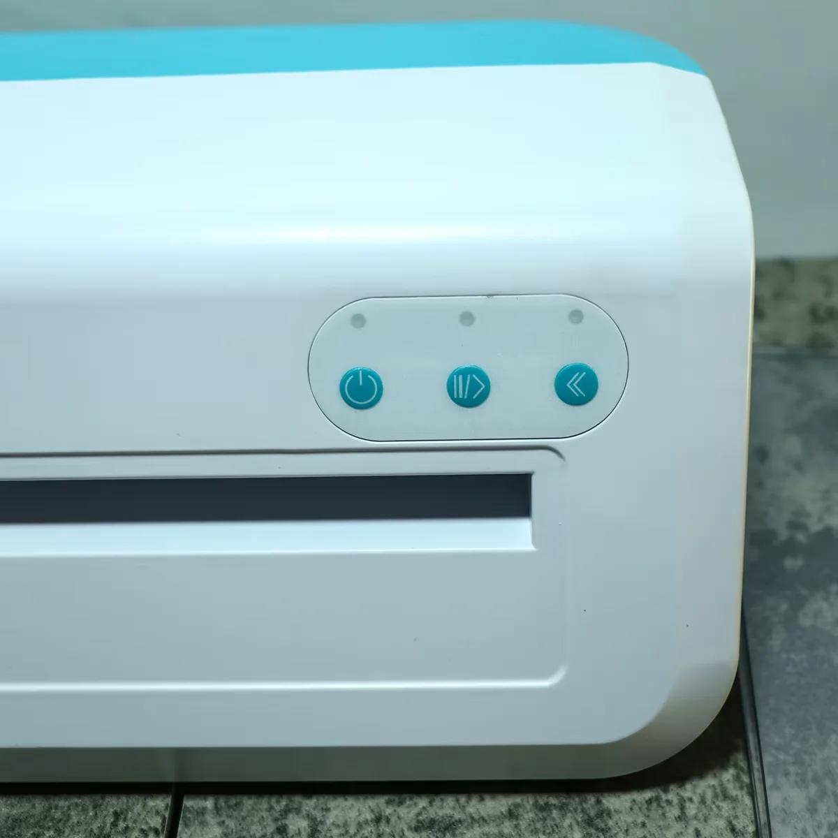 New electric die-cutting machine for making scrapbook cards