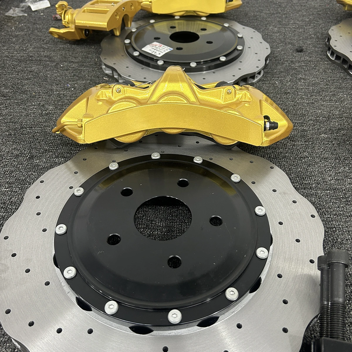 

Gold Caliper With Drilled Plum Disc 355mm-380mmBrake Kit 6 Piston Brake Caliper For BMW E90 E46 E92 E60 F80 G20 F30 F35 F10 F18