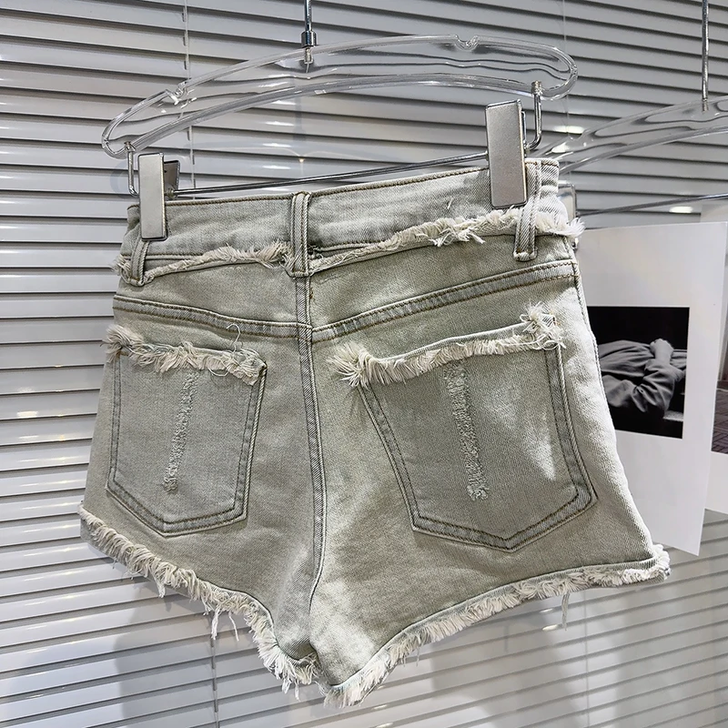 2025 새로운 패션 여름 여성 데님 반바지 슈퍼 레트로 리벳 패치 워크 Burrs 가장자리 넓은 다리 오래된 짧은 바지를 수행