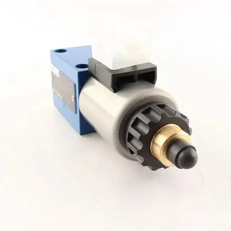 Proportional Solenoid Valve DBET-6X with Central Thread Removable Coil Three-Way 200 Bar 1/2 in Port