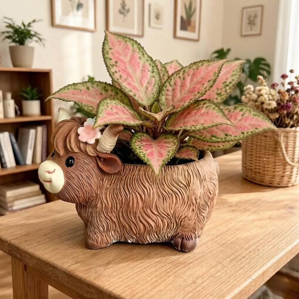 Small Cactus Pot Highland Cow Resin Planter Pot with Drainage Hole Cute Flower Pot for Indoor Outdoor Plants Small Cow Garden