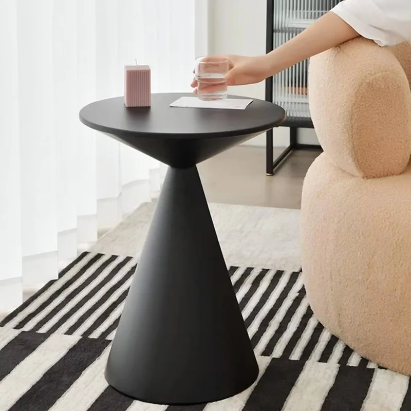 طاولة قهوة صغيرة مستديرة حديثة أثاث غرفة المعيشة المعدنية طاولة زاوية للأريكة مع لمسة فنية شخصية