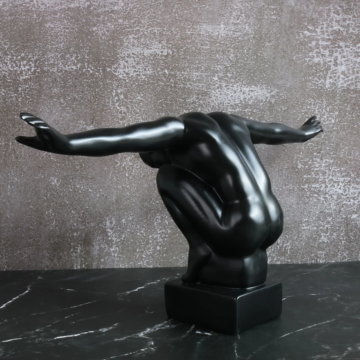 Resin Athlete Sculpture, Dynamic Diver Figurine, Sports Themed Artwork, Versatile Room Decor, Ideal for Various Holidays