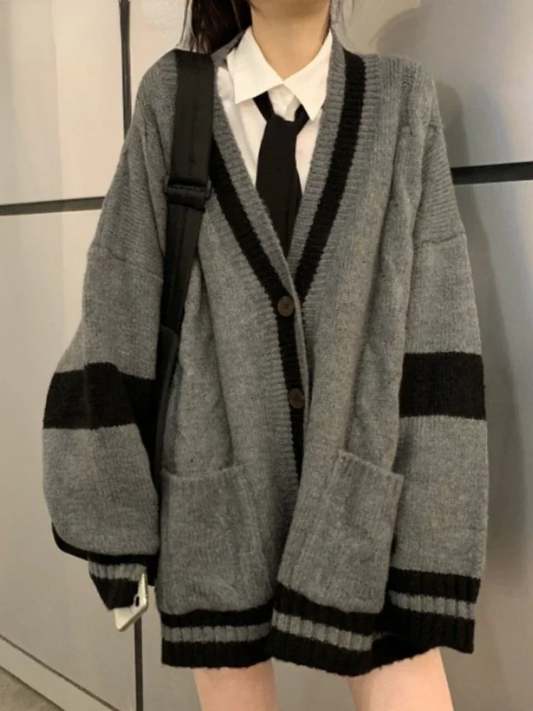 Cardigan inverno grigio a righe maglione lavorato a maglia Cardigan donna stile moda coreano Harajuku Cardigan Oversize cappotto femminile Preppy