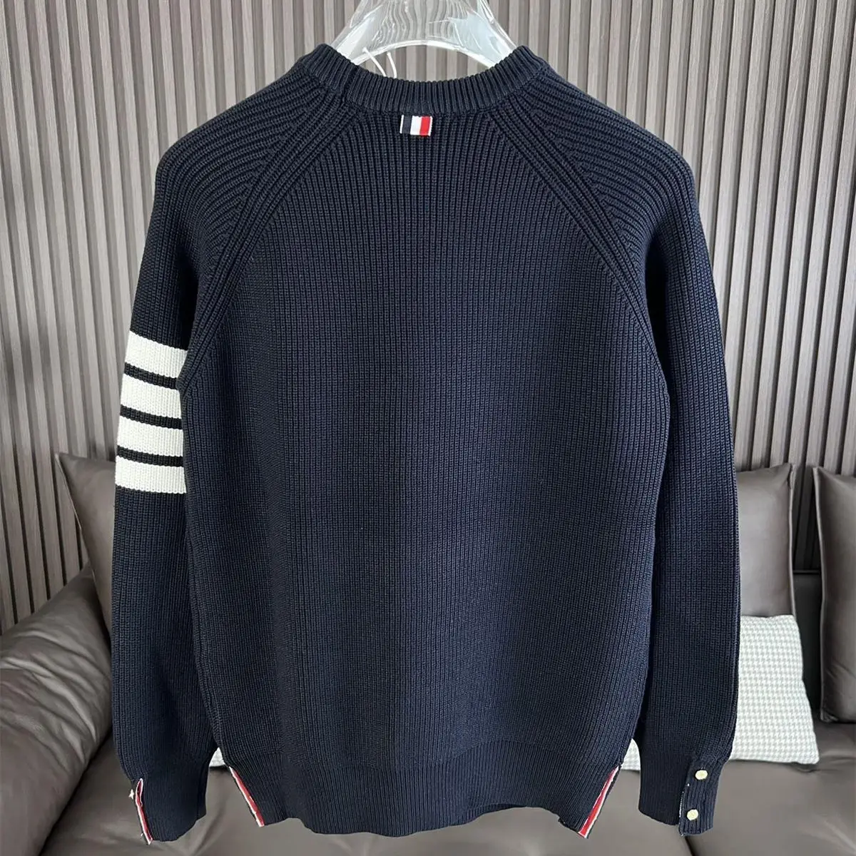 Classic knitted sweater for men and women in autumn and winter, pullover sweater for casual couples, round neck base sweater