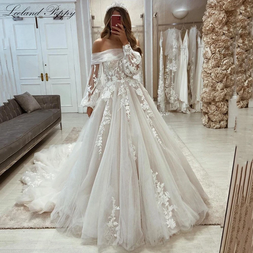 

Lceland Poppy A Line Princess Boat Neck Tulle Wedding Dresses Full Sleeves Lace Appliques Bridal Gowns with Chapel Train