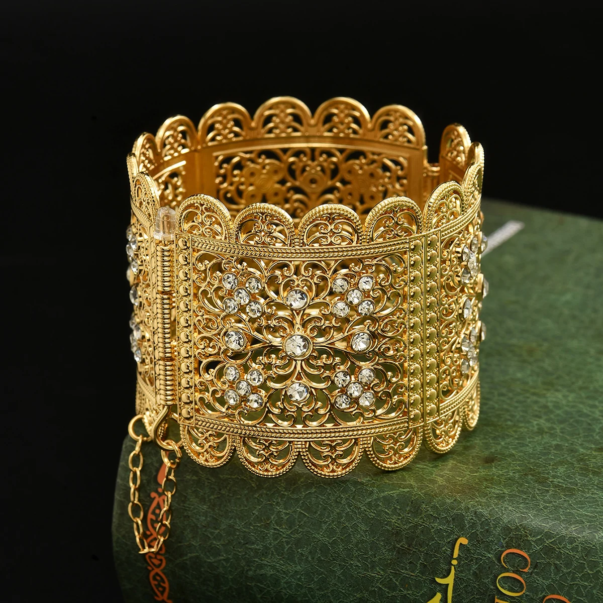 

Retro Ethnic - Style Bracelet: Heavy-Crafted Carved Pattern For Wedding,New Year,Evening Gowns -Arabic Women's Wrist Jewelry