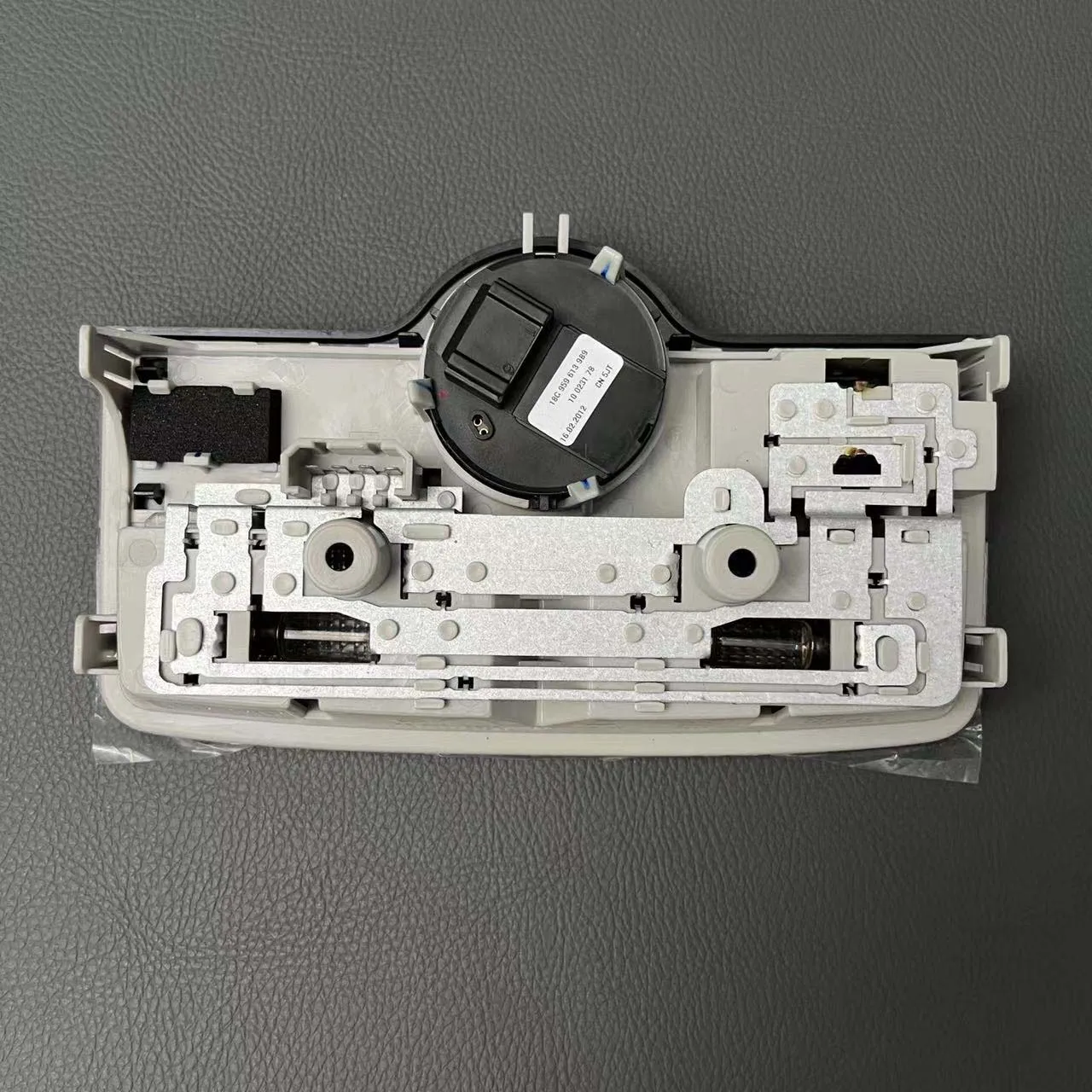 18 g959613 nero lettura cupola luce lampada interruttore tetto apribile per VW New Bora 2009 2010 2011 2012 2013 2014 2015 18G 959 613