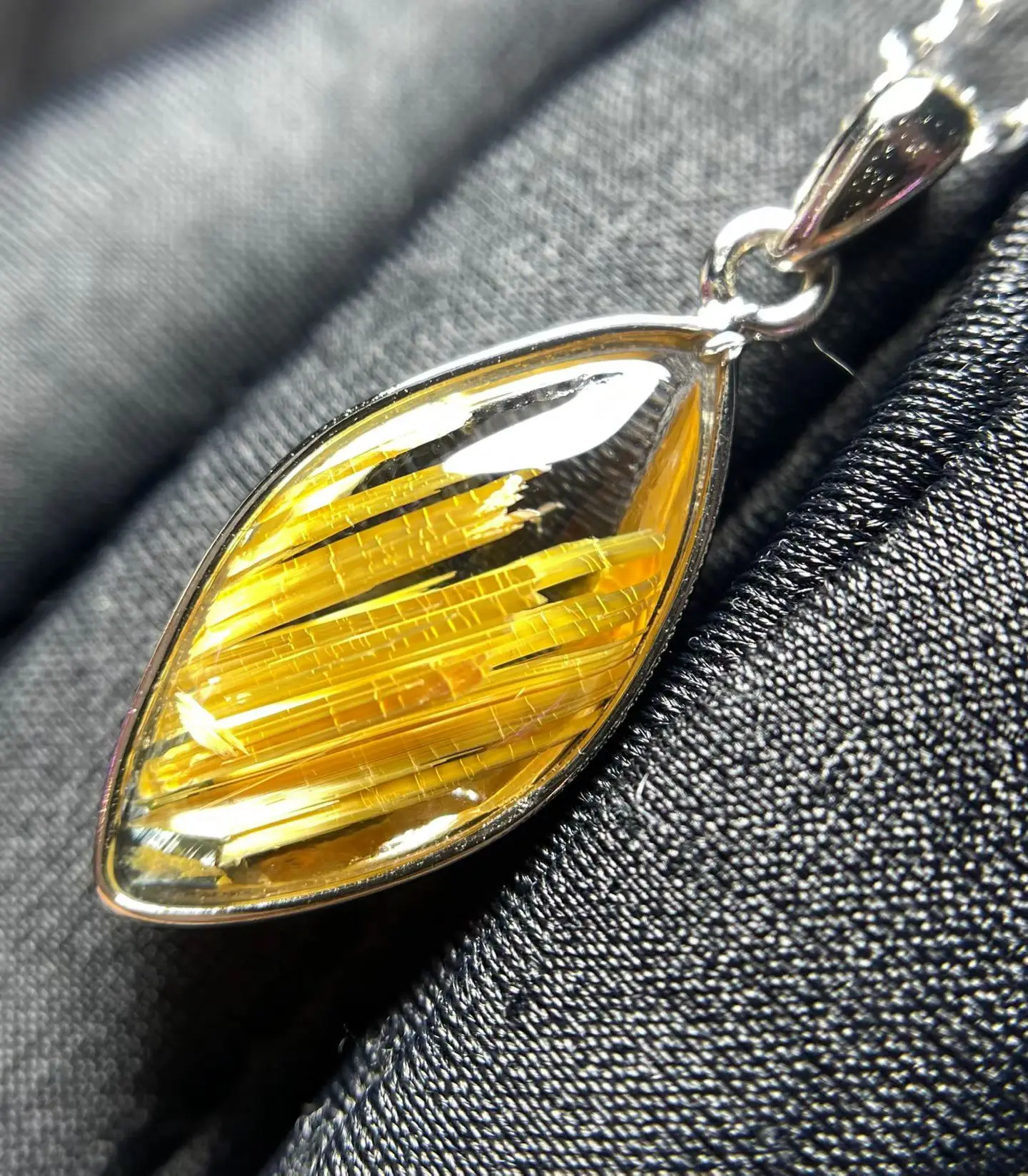 

Natural Gold Rutilated Quartz Pendant Rutilated Quartz Jewelry 22*11.2*5.3mm Men Women Brazil AAAAAAA