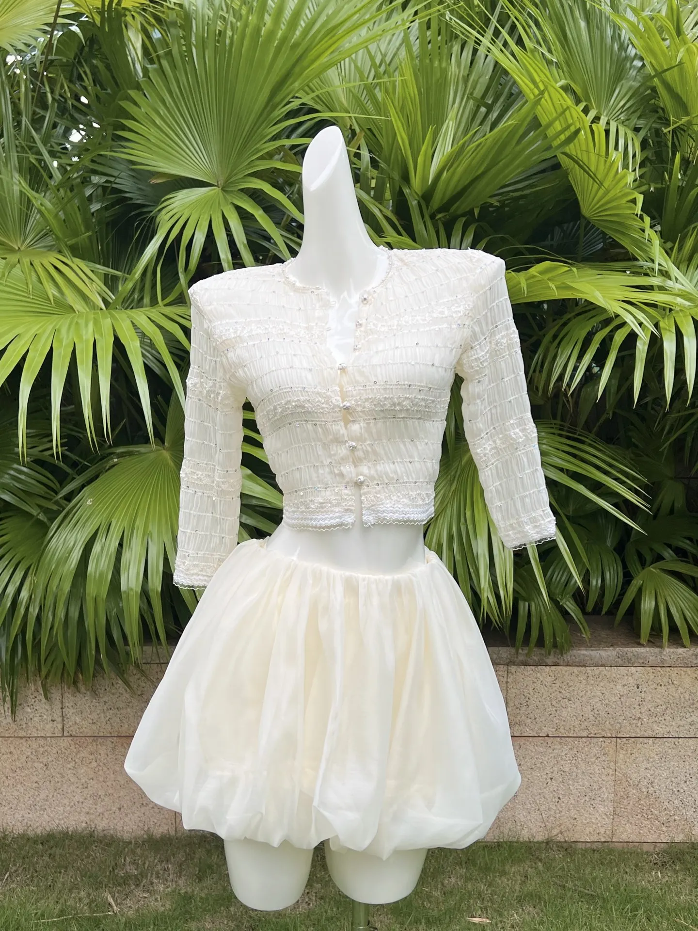 

Women's Fashion Two-Piece Set Summer Sequin Pearl Decoration O-Neck Long Sleeve Coat + High Waist A-Line Mini Skirt Suit