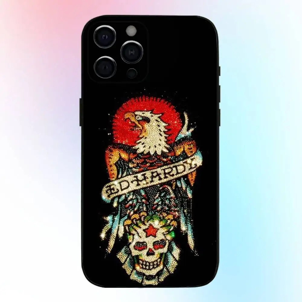 حافظة هاتف Ed Hardy من ماركات الأزياء لهاتف iPhone17,16,15,14,13,12,11 Plus، Pro Max غطاء أسود ناعم