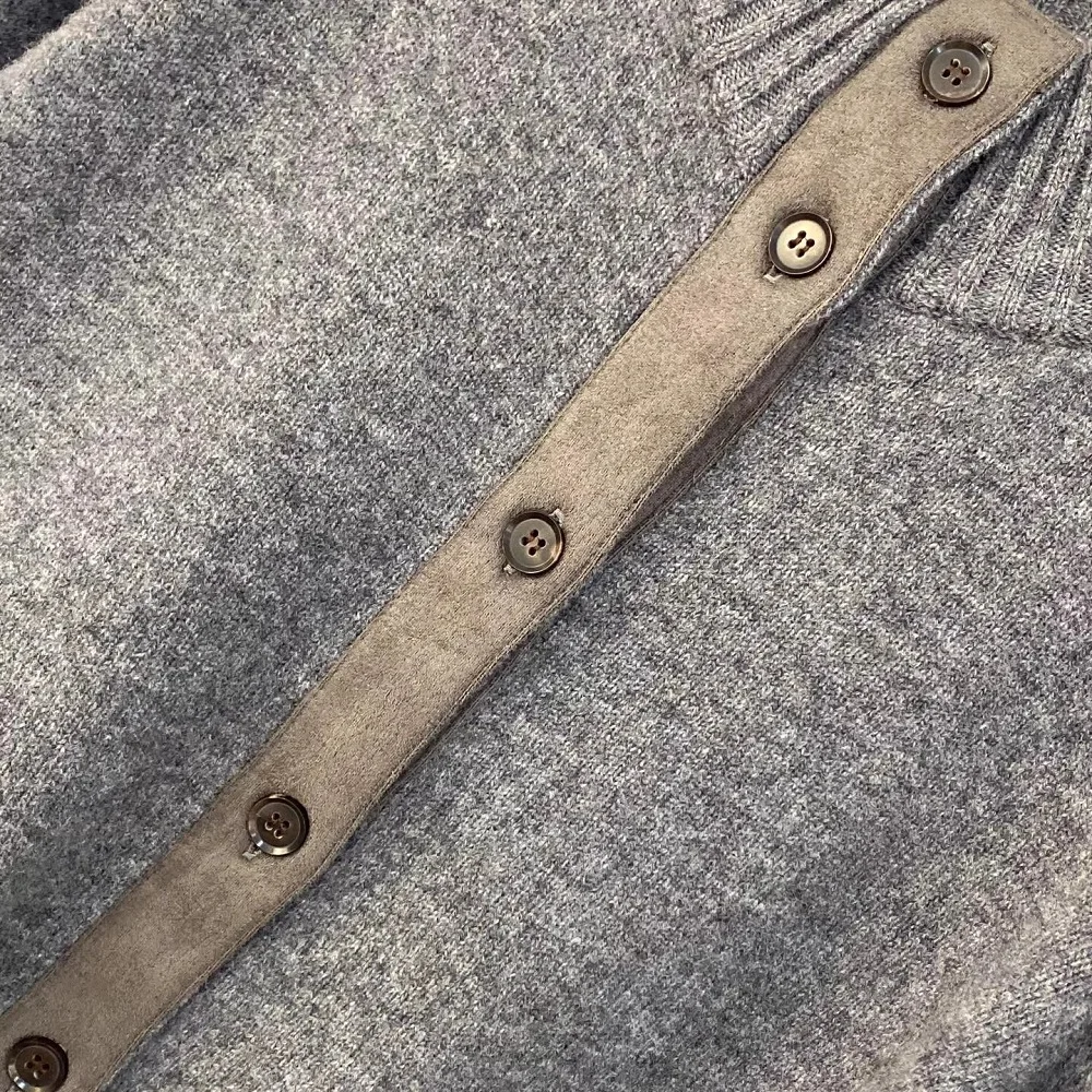 100% الصوف محبوك بالأزرار 2025 الخريف الشتاء أسود رمادي الصوف محبوك جلد الغزال كتلة اللون طويلة الأكمام بالأزرار غير رسمية