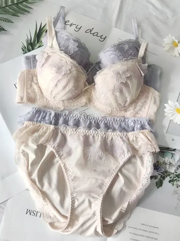 

New Japanese Style Floral Lace Bra, Soft Thin Cup, Medium Center Gore, Round Breast Shape Lingerie Set