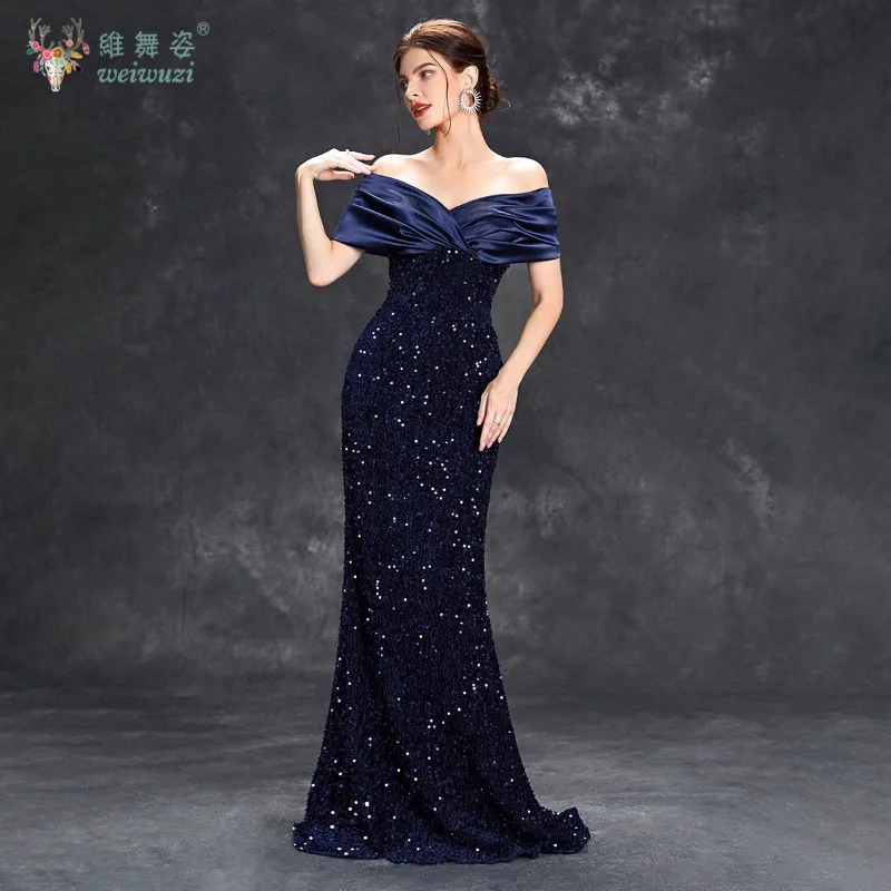 Robes de soirée de cocktail élégantes en satin bleu profond à un col avec paillettes, robes de soirée sirène coupe ajustée et épaules dénudées