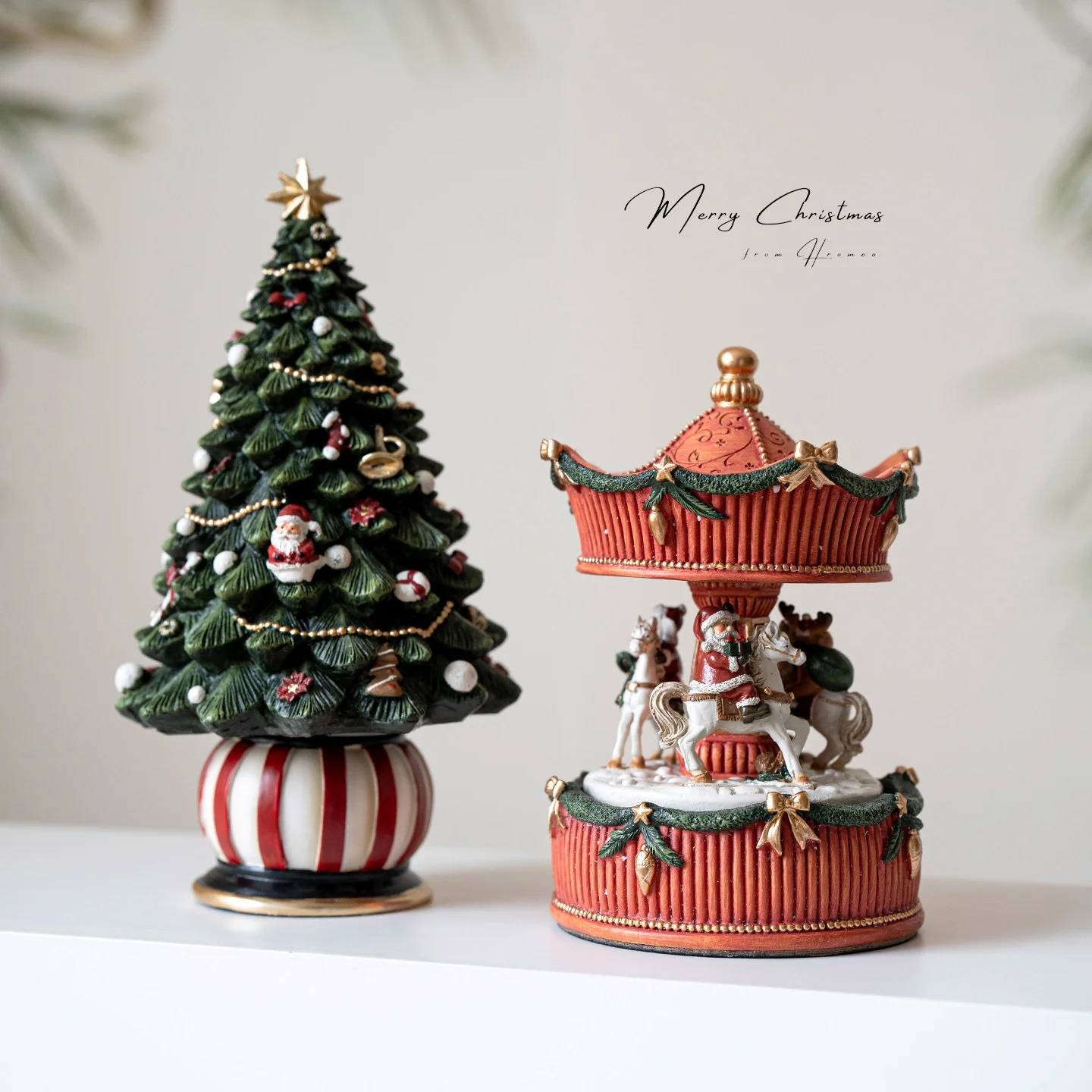 Christmas Rotating Carousel Music Box Resin Xmas Tree Go Round Musical Figurine Desktop Ornament Holiday No Battery Gift Home De