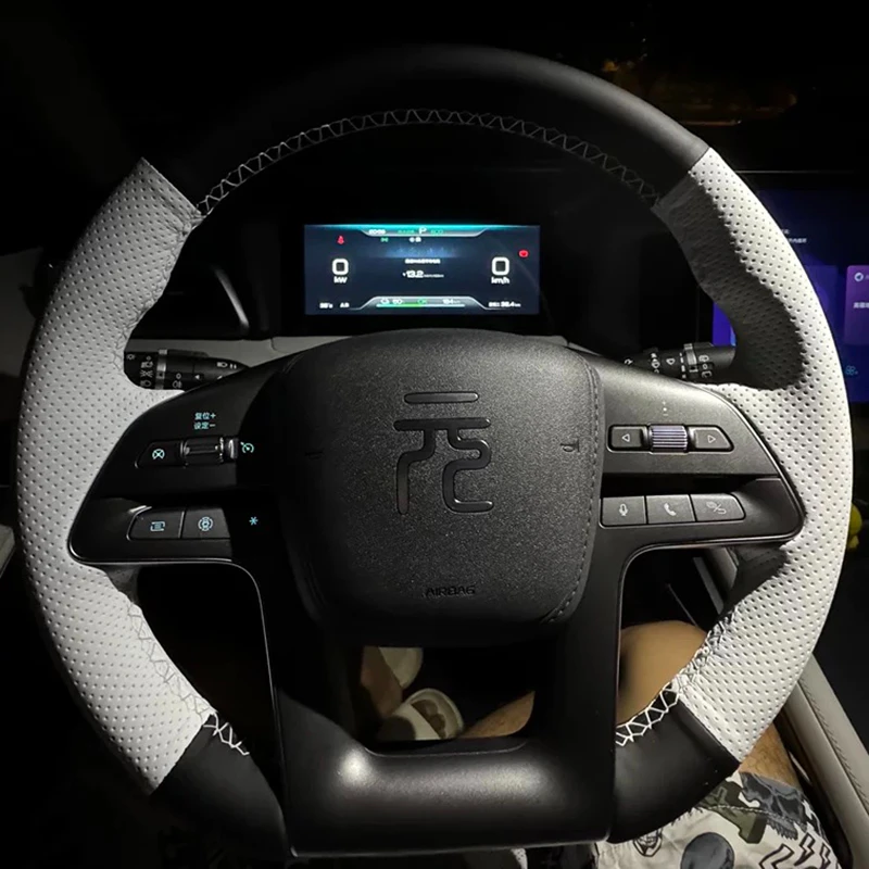 

100% для BYD Yuan UP 2024, прошитый вручную черный, белый цвет, натуральная кожа, нескользящий чехол на руль автомобиля, автозапчасти