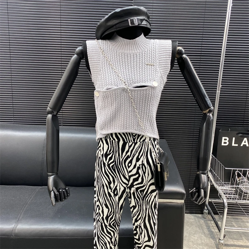 

New 2022 fashion Designer new style Sleeveless Splicing Knitted vest Thin Half high collar Open buckle unique Top