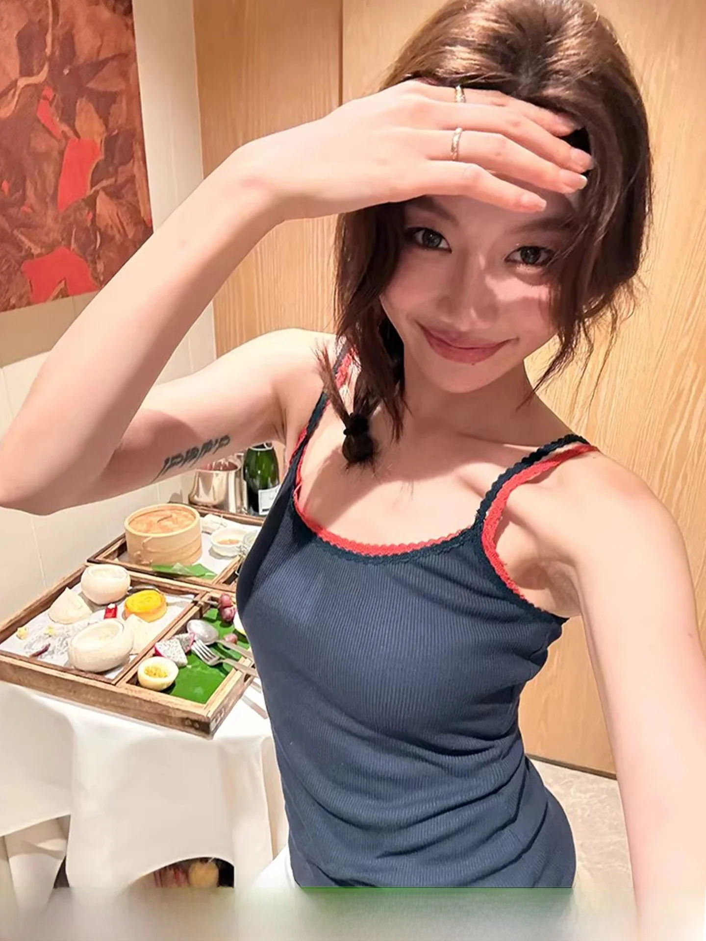 

Женская трикотажная майка Slim Fit из чистого хлопка с кружевной отделкой и тонкими бретелями D679, базовый слой в стиле Commuter