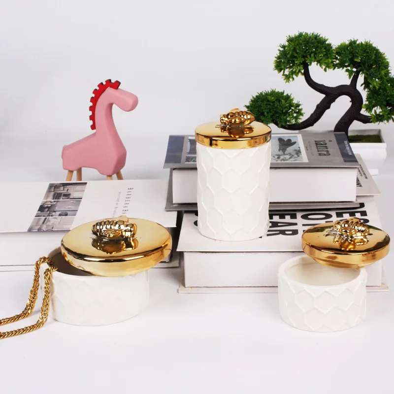 

Nordic Ceramic Electroplating Jewelry Box Creative European Cute Storage Jewelry Rack Bee Ring Plate Storage Box Ornaments