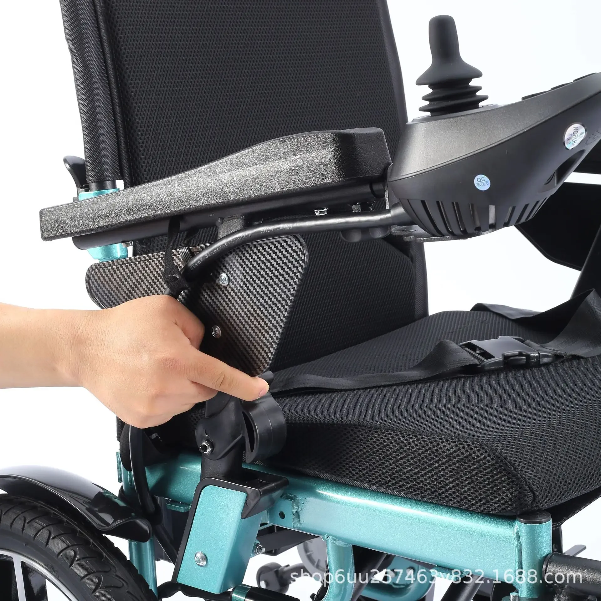 كرسي متحرك كهربائي ذكي قابل للطي ومحمول وواسع الدهون لكبار السن بأربع عجلات كرسي متحرك