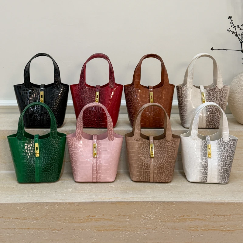 

Women's Minimalist Crossbody Bag for Work Commute with Matte PU Material Anti-theft Pocket Lightweight Build Easy to Carry