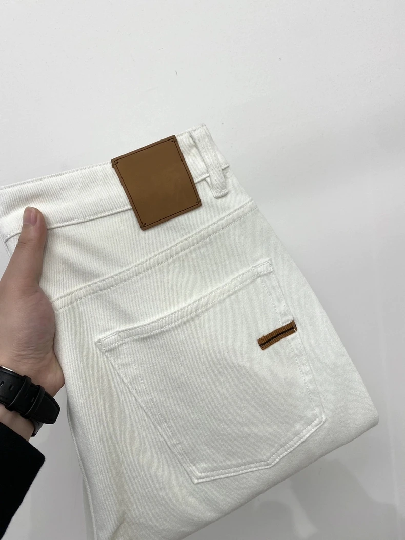 

Italian Style Men's Casual Straight Leg Jeans Embroidered Badge Fashion Business Washed Denim mid Waist Zipper Fly Summer Wear