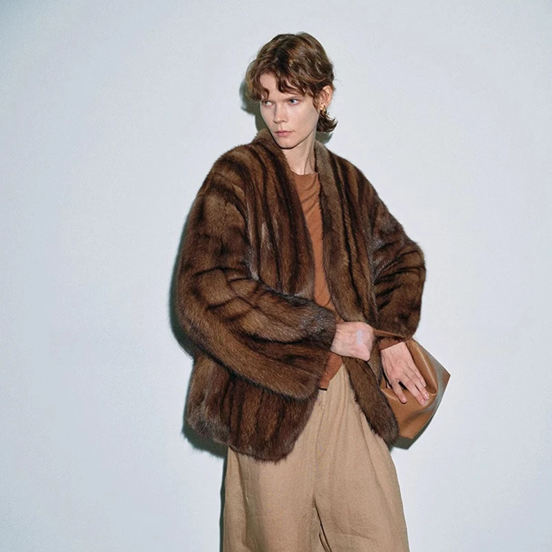 Ftangaiur Winter Damen Russian Sable Gypsophila Nerzmantel V-Ausschnitt Maßgeschneiderte Damen Luxus Medium Real Nerz Pelzmäntel