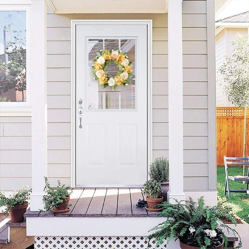 

Стильный декоративный венок из роз с яркими листьями для мероприятий и праздников добавляет элегантности любому космическому