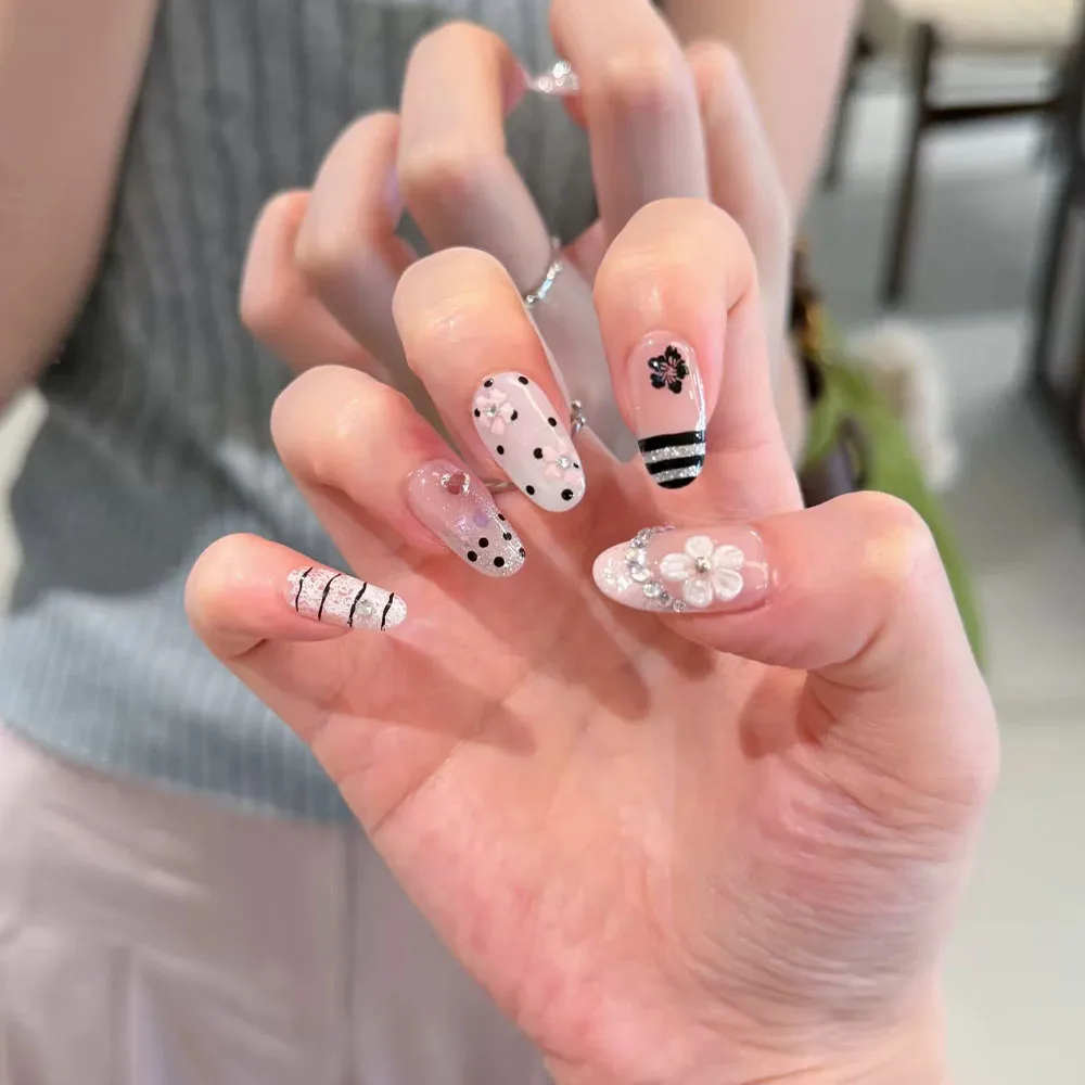 Dreamy Luxury 3D Flower Blueberry Handmade Nail Art Pearl Starfish Polka Dots Metal Ball Almond Fake Nails Hand Accessories Gift