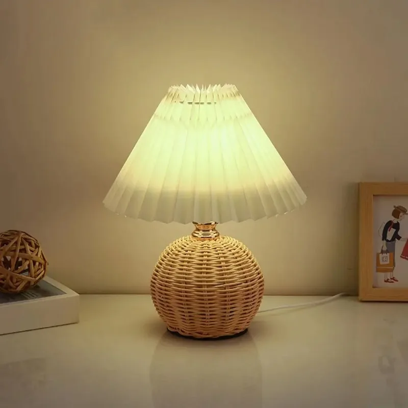 Retro Rattan Ball Table Lamp with Pleated Fabric Lampshade – USB Powered Bedside Night Light for Bedroom Living Room Home Decor