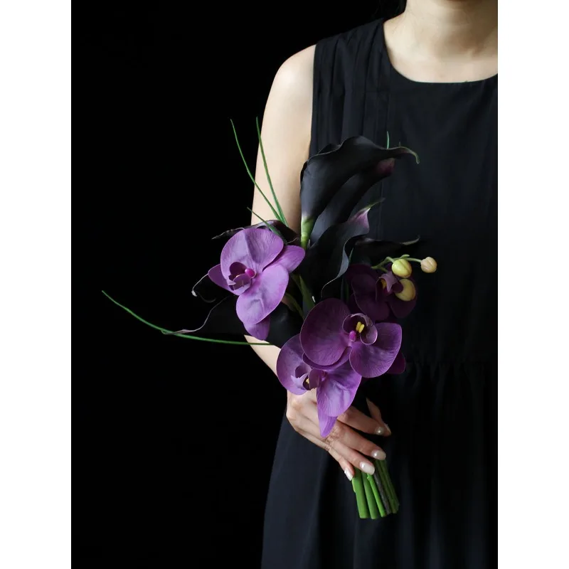 flor-artificial-morada-de-phalaenopsis-ramo-para-fotos-de-novia-fotografia-de-bodas-accesorios-de-ramo-de-viaje-europeo-toma-de-fotos-al-aire-libre