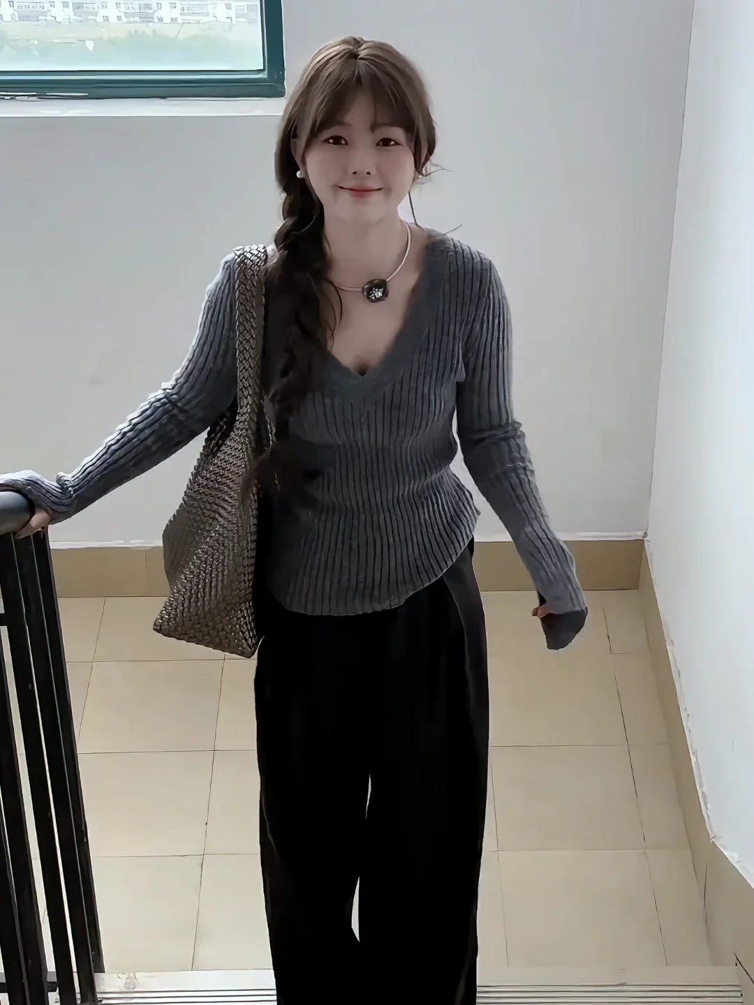 

plus Size Women's Grey V-Neck Knitwear Slim Fit Base Layer Shirt Spring Autumn Lazy Style Long Sleeve Korean Version Commute ...