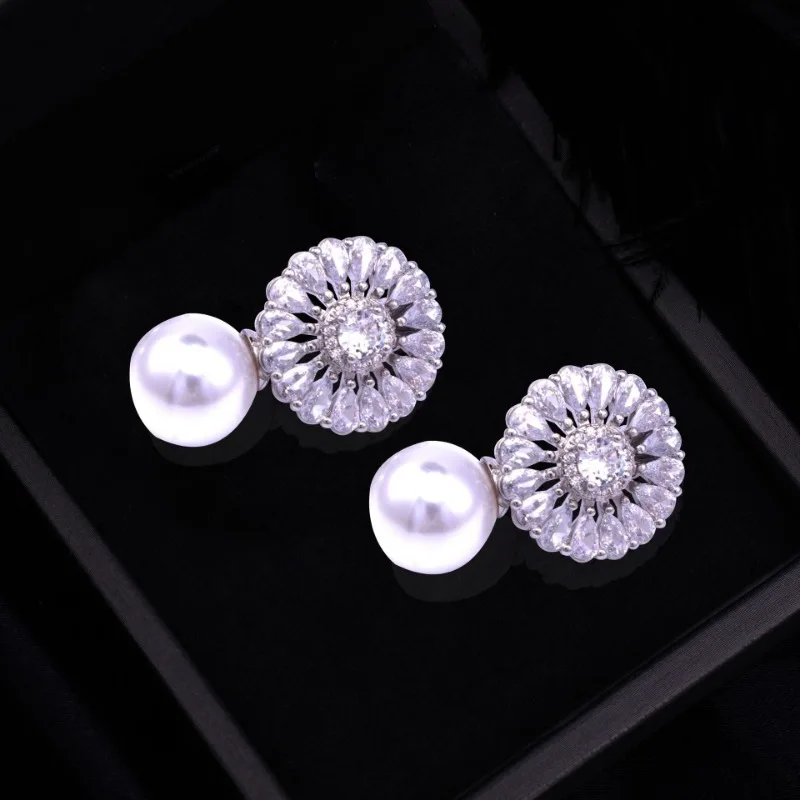 

New Light Luxury Women's Pearl Earrings, White Zircon Earrings, Romantic and Elegant 925 Silver Needle High Color Retent