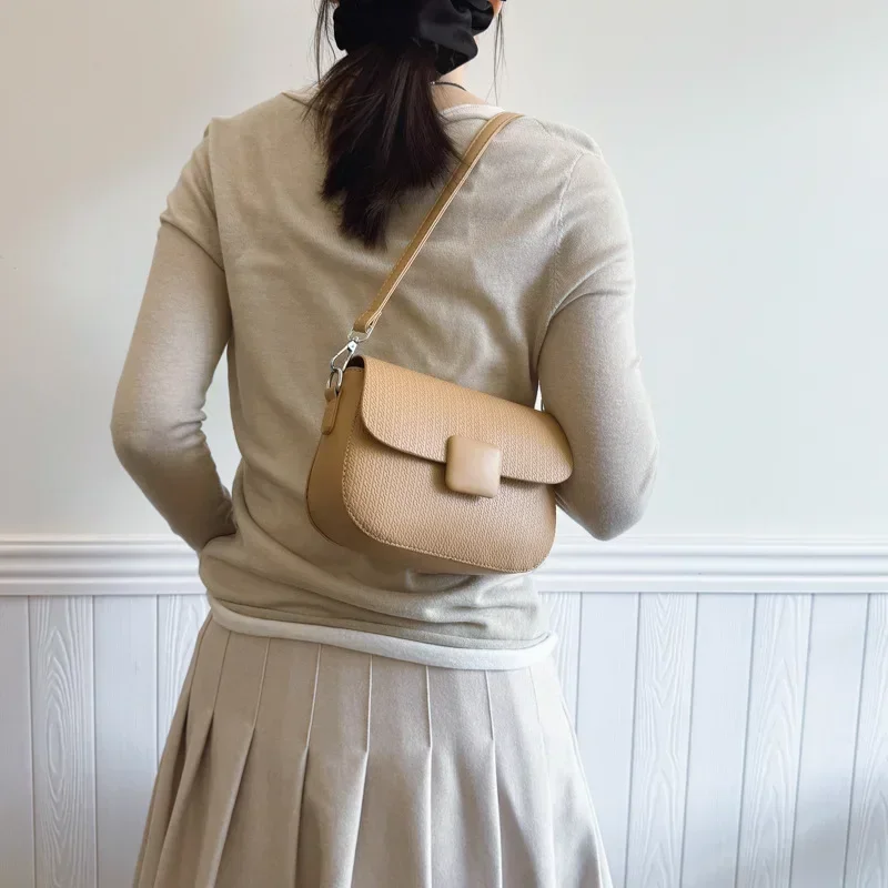 

Модная маленькая сумка через плечо2025Новая женская повседневная сумка через плечо из зернистой кожи Модная универсальная сумка Симпатичная стильная