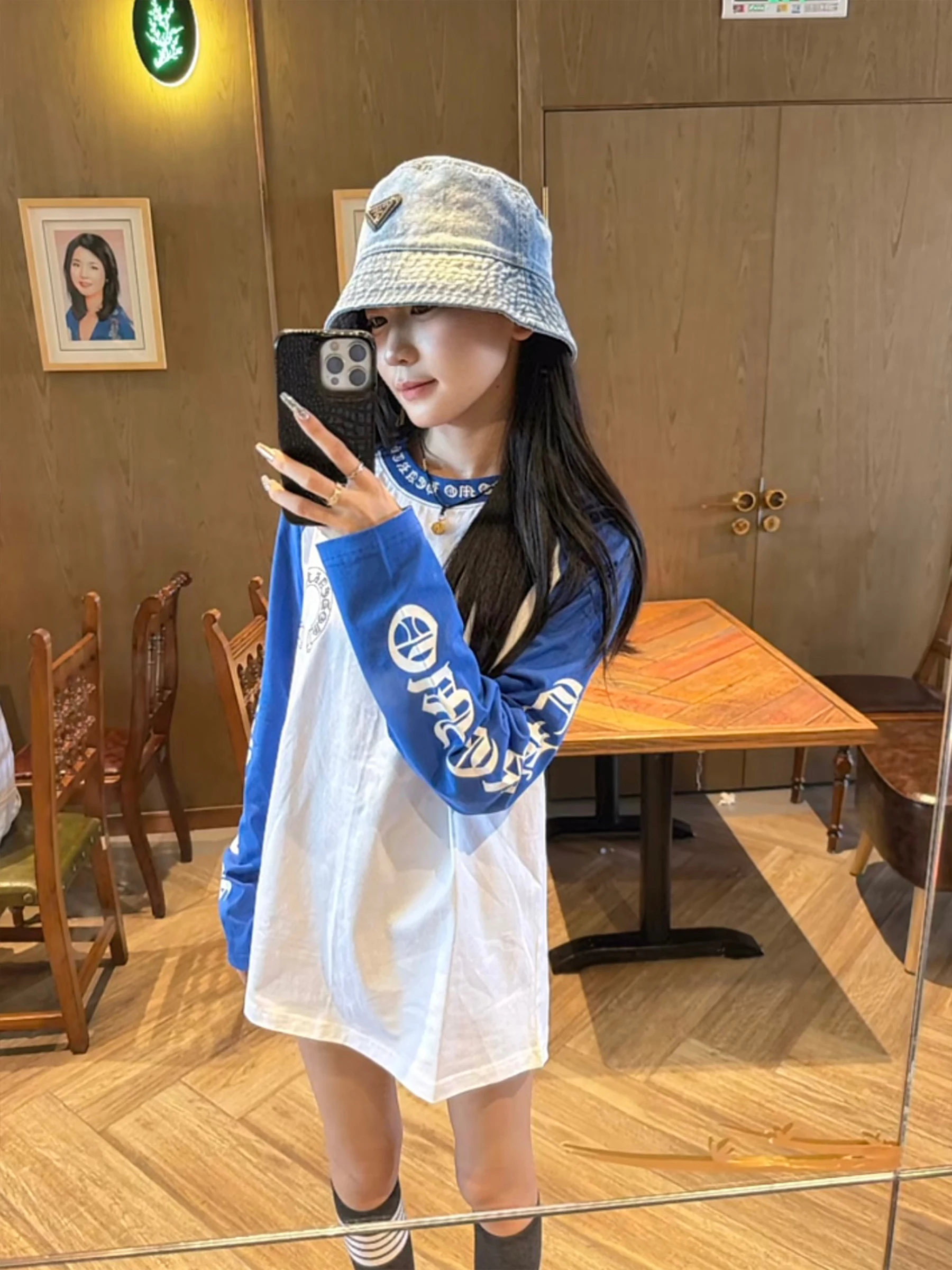 

2025 New High Street Sanskrit Letter Splicing round Ne Long Sve T-irt Women Early Autumn Versatile Casual Base irt Top