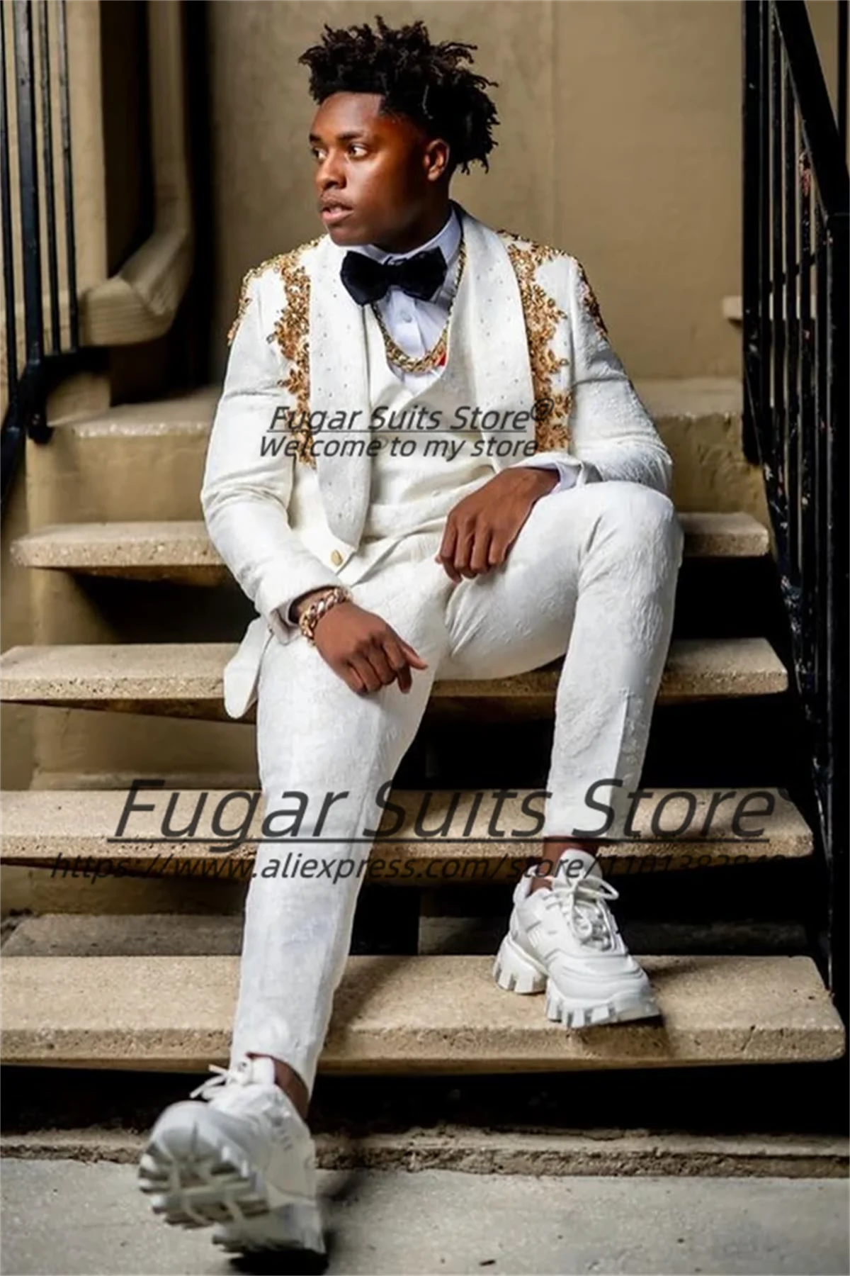 Elegant Jacquard Golden embroidery Luxuly Men Suits Customized Plus Size Men Suits 3 Pcs Sets Groom Wedding Tuxedos Ropa Hombre