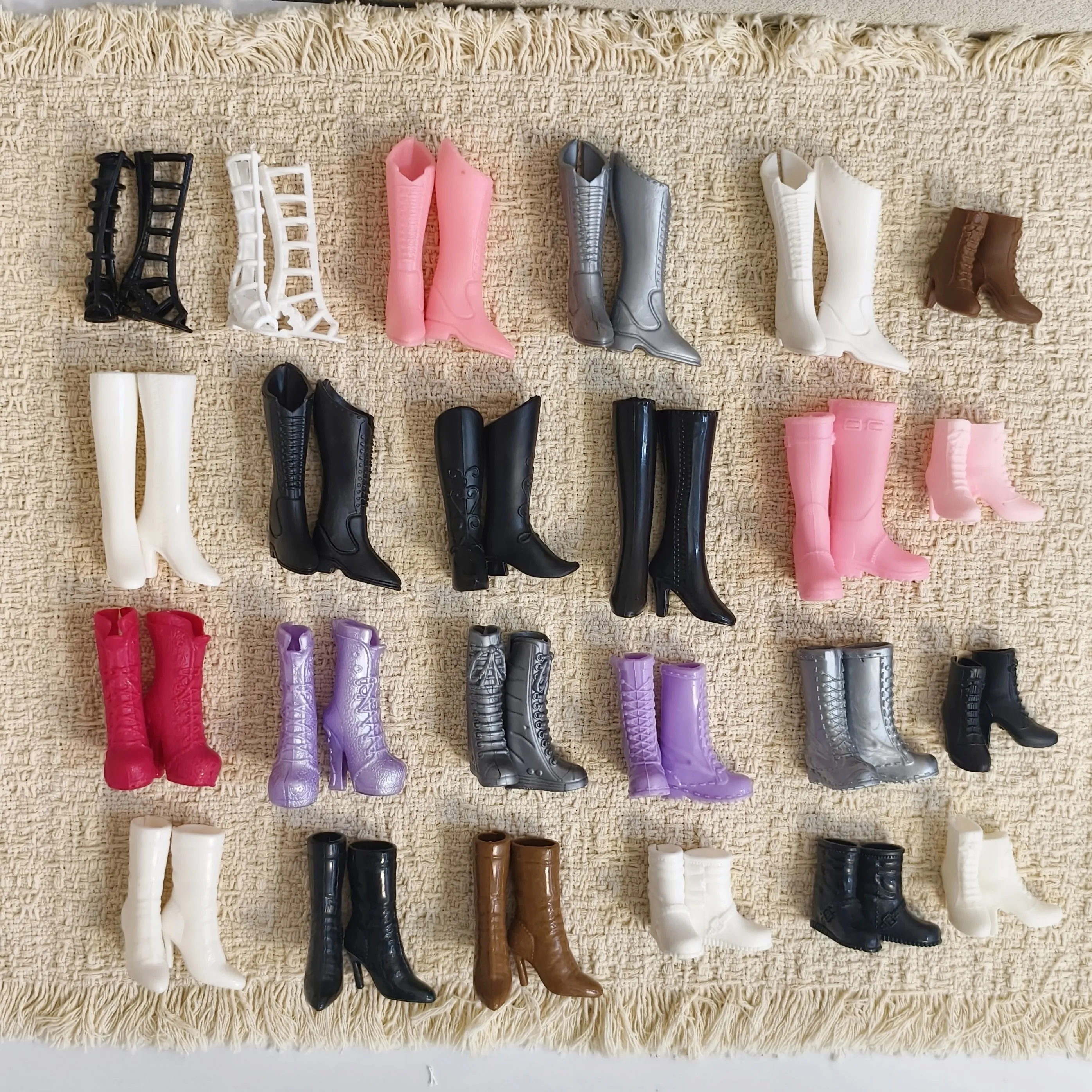Vintage Fashion Dolls - 1/6 Doll Parts 24 Pairs Fashion