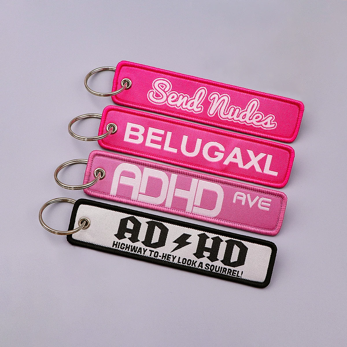 ADHD المفاتيح للسيارات على ظهره أصحاب المفاتيح ركوب ذلك مثلك مضحك يقتبس التطريز Keyrings مفتاح العلامة جت العلامة اكسسوارات الهدايا