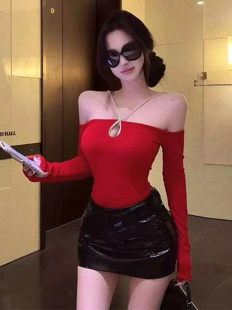 

Spicy girl style hanging neck off shoulder design sense long sleeved top high waist shiny buttocks short skirt two piece set