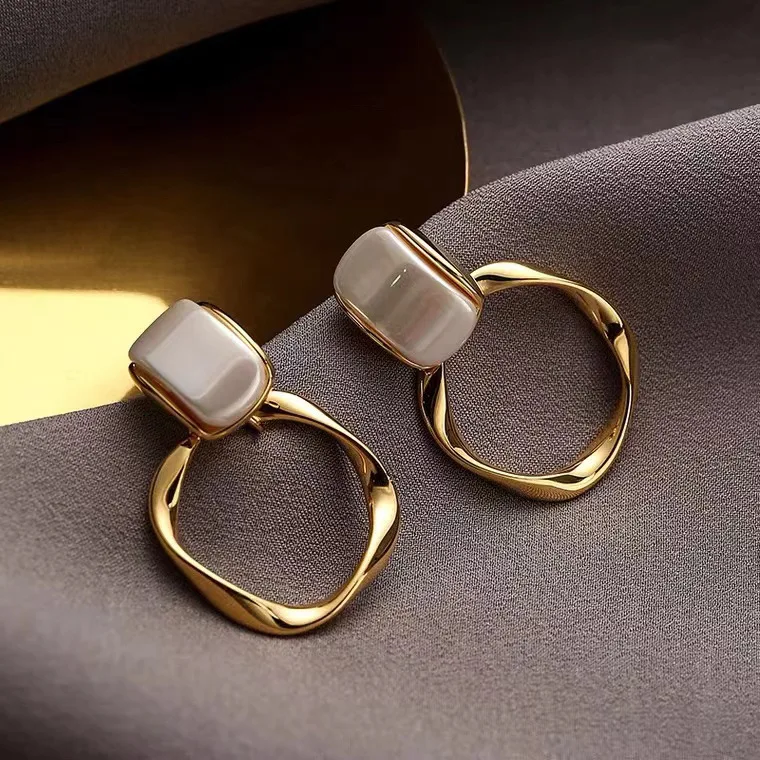 High-End Silver Needle Exaggerated Metal Circle Earrings Trendy Personalized Small Versatile Light Luxury Jewelry Accessory