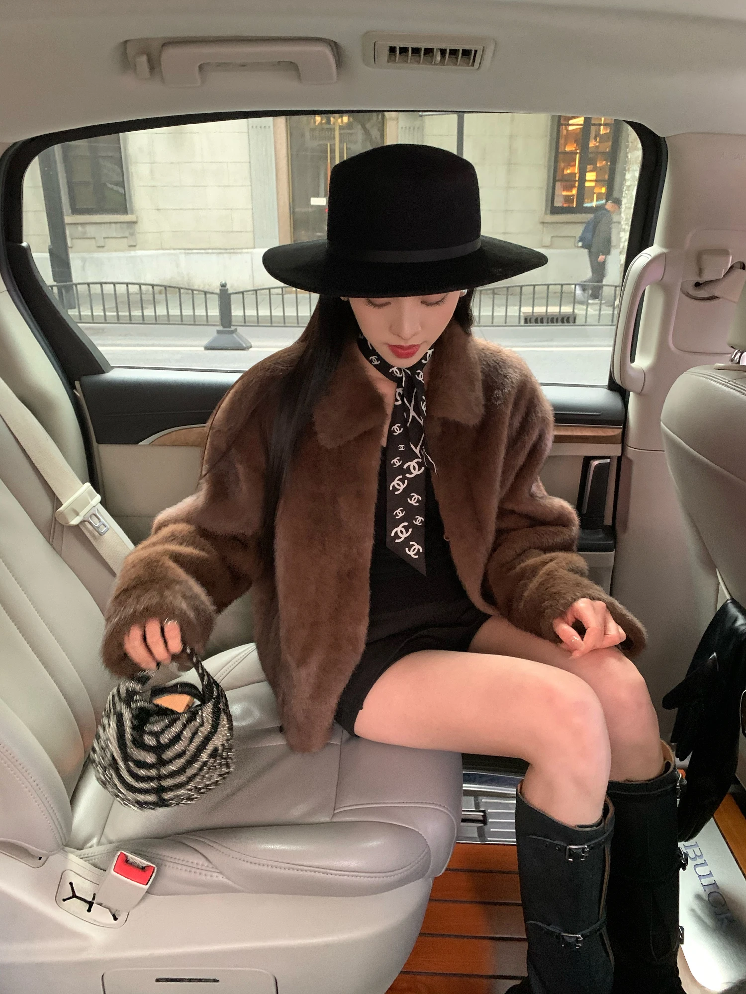 

Aisui Vintage Deep Coffee Color Faux Fur Jaet Women's Winter Loose Fur And Leather Inteated Outerwear ort Coat