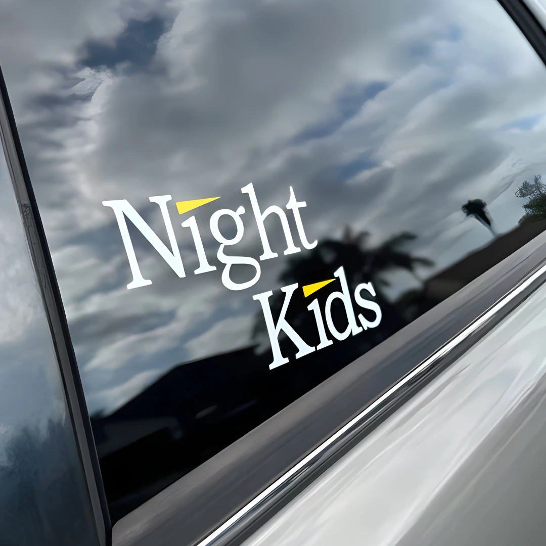 Pegatina Vinilo Night Kids De Initial D – Pack De 2 Calcomanías Para Coche, Dos Colores