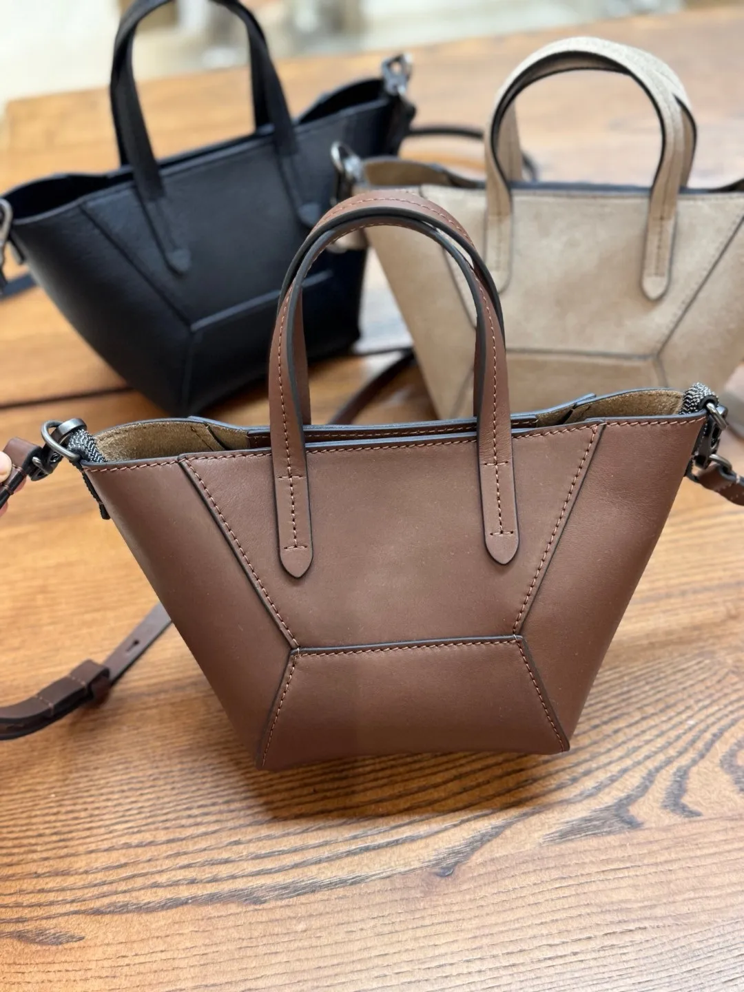 

New Style Ladies' Two-Way Handbag, Shoulder Bag, Messenger Bag, Fashionable And Versatile, Elegant And Advanced