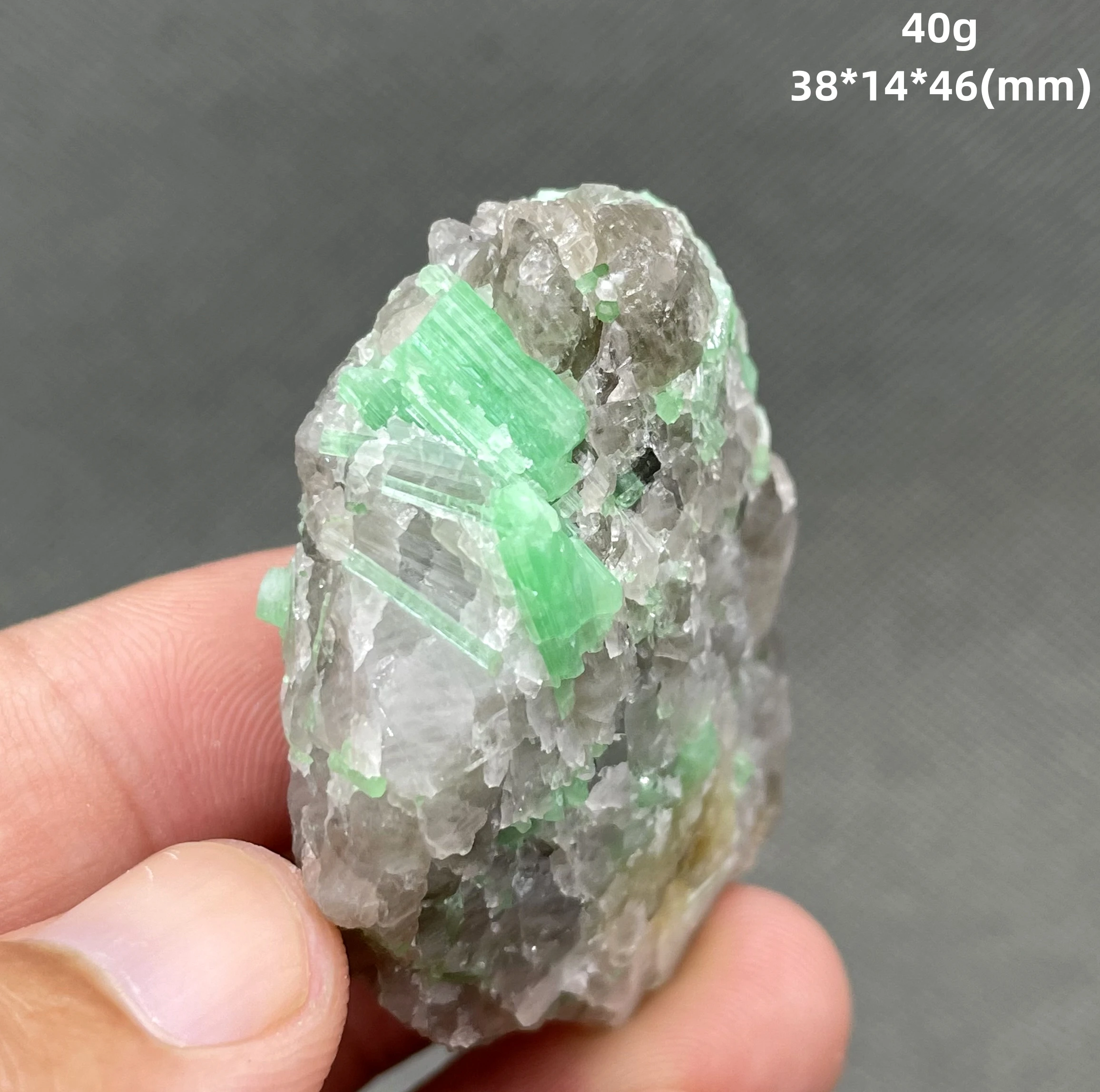 BEST! 40g Natural green emerald mineral gem-grade crystal specimens stones and crystals quartz crystals from China