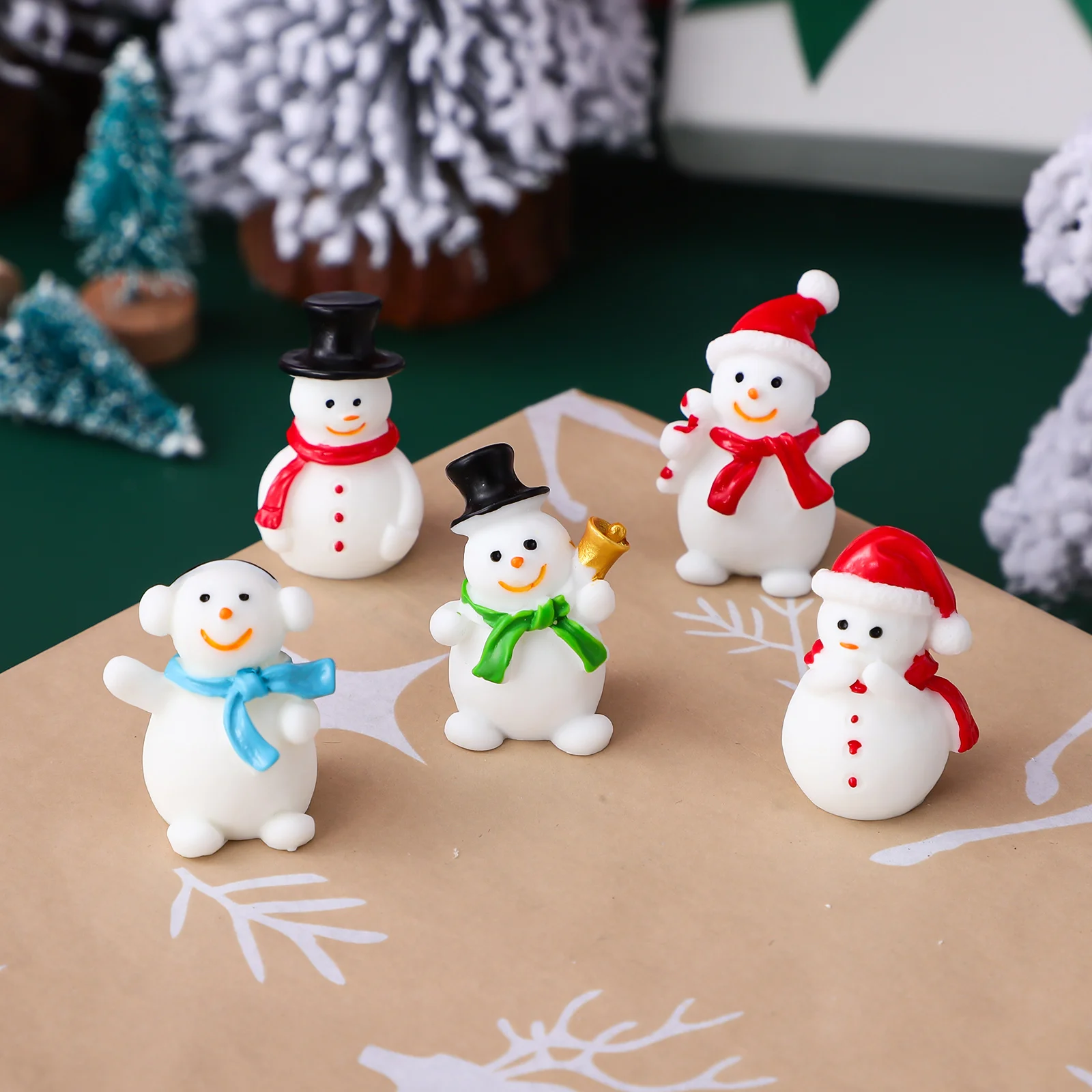 50 Pcs Mini Christmas Figures Snowman Resin Ornament Xmas Decorations Globe Figurines Birthday for Boy