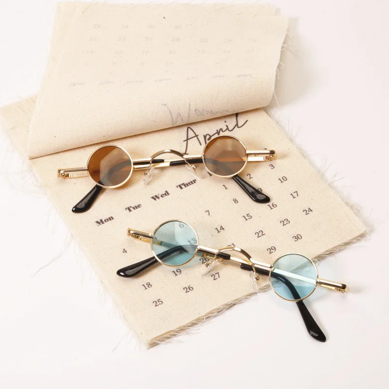 Vintage Sonnenbrille für Damen und Herren im Retro-Punk-Stil mit Kleinem Rundem Metallrahmen und Bunten Gläsern - Modische Eyewear – Detail 3