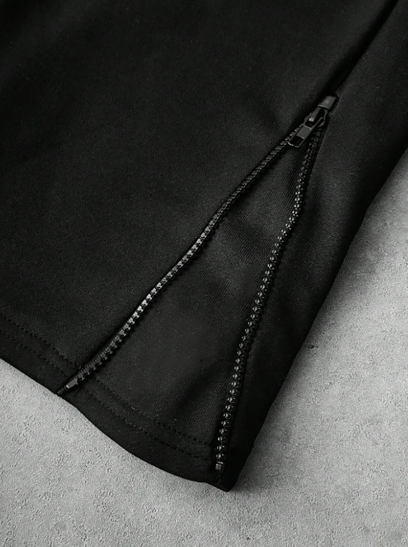 Pantaloni sportivi da uomo in tinta unita con design in due pezzi finto nero stile sportivo da strada alla moda autunno e inverno