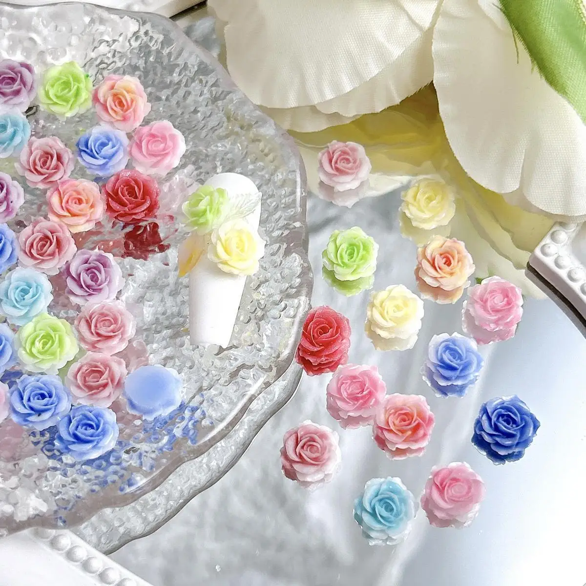 60PCS 시뮬레이션 된 솔리드 컬러 빛나는 모란 수지 네일 아트 장식 미니멀리스트 독특한 부드러운 꽃 네일 매력 DIY 손톱 부품