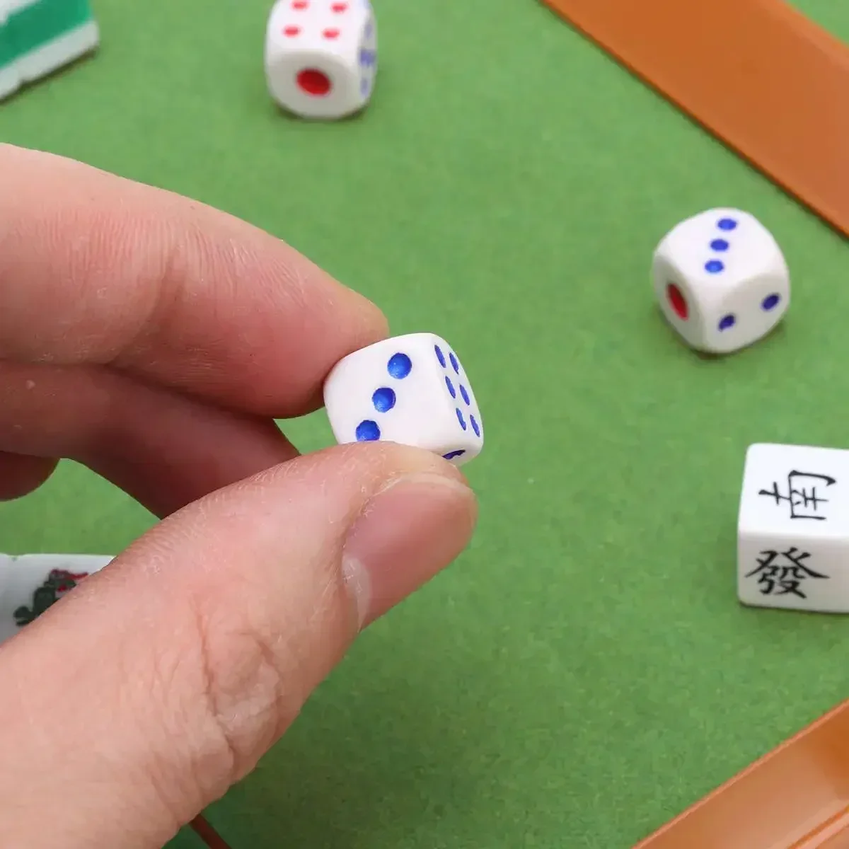 Mini dobrável chinês tradicional mahjong para festa familiar, conjunto de 144 peças